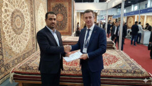 پیدا کردن مشتری در غرفه نمایشگاهی,Meeting Buyers at a Trade Show Booth,العثور على عميل في جناح المعرض
